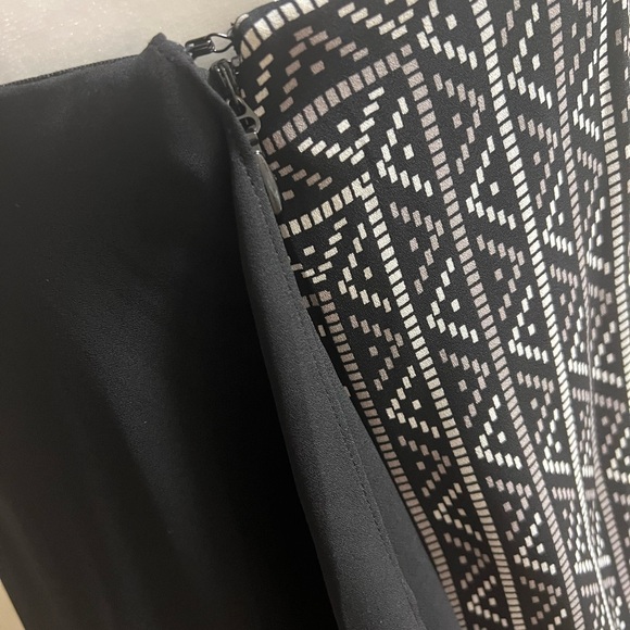 BCBGMAXAZRIA size 6 (M) never used . NWT. - Picture 6 of 15